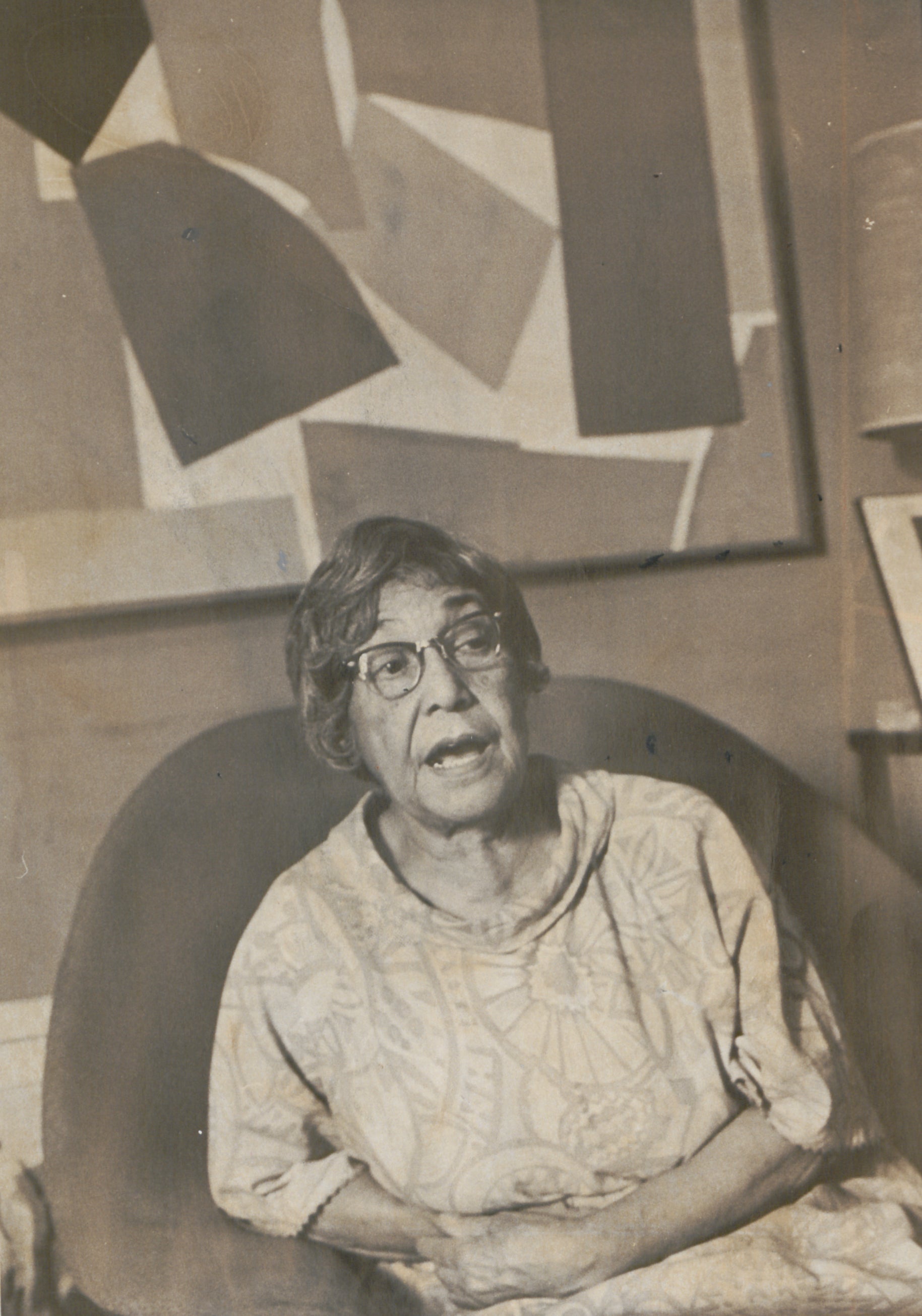 Alma Thomas sitting at home. (Reprinted with permission of the DC Public Library, Star Collection ©Washington Post)