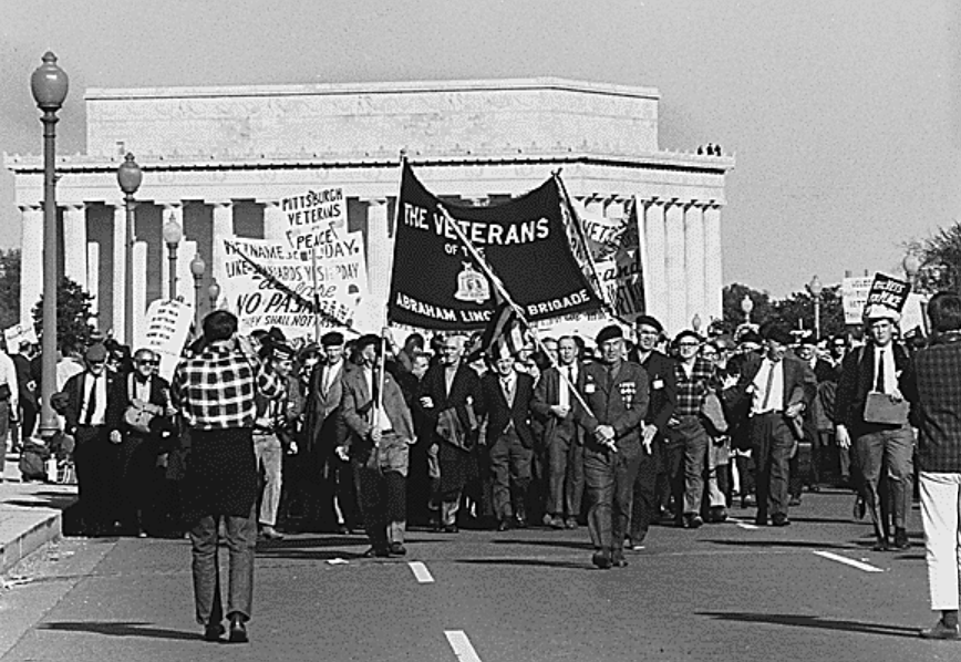 Veterans of the Abe Lincoln brigade march across the Memorial Bridge