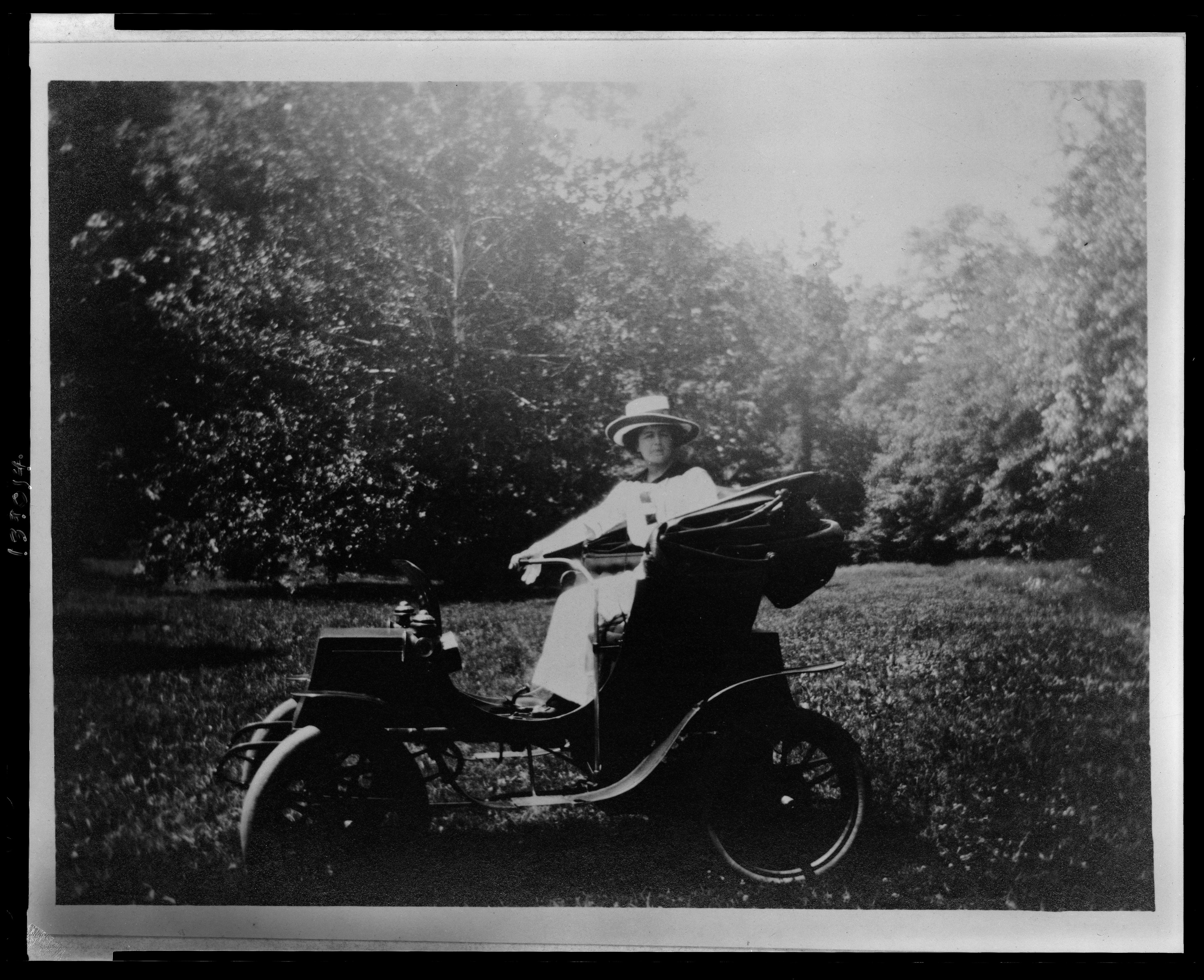 Black and white photo of Edith seated in her electric car. Wikimedia commons.
