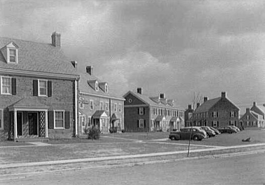 Homes in Fairlington, 1943. At the time of construction, the development was the largest apartment complex in the country. (Source: Library of Congress) Homes in Fairlington, 1943. (Source: Library of Congress)