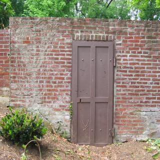 Vault in Mount Zion Cemetery believed to be a stop along the Underground Railroad. (Credit: Flickr user rockcreek. Used via Creative Commons Attribution-NonCommercial 2.0 Generic license.)