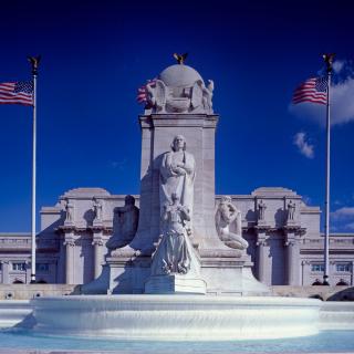 Columbus Circle fountain in front of Union Station. (Source: Library of Congress)