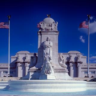 Columbus Circle fountain in front of Union Station. (Source: Library of Congress)