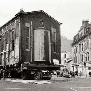 Adas Israel Synagogue building on moving truck, December 18, 1969. (Photo source: Wikipedia)