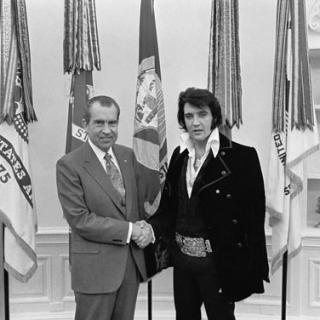 Elvis Presley and President Nixon in the Oval Office, December 21, 1970. (Source: National Archives)