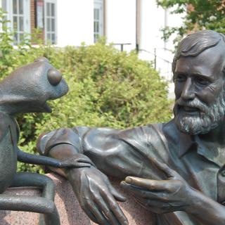 Statue of Jim Henson and Kermit the Frog on the campus of the University of Maryland. (Credit: Flickr user benclark. Used via Creative Commons Attribution 2.0 Generic (CC BY 2.0))