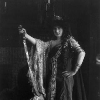 Portrait of Marguerite Cassini by Frances Benjamin Johnston. (Source: Library of Congress)