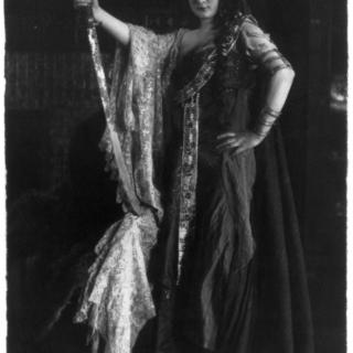 Portrait of Marguerite Cassini by Frances Benjamin Johnston. (Source: Library of Congress)