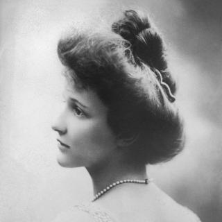 Portait of woman with her back turned and her face in profile.