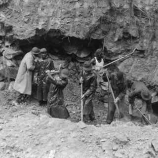 Enrollees repairing prism at the C&O Canal. (Source: National Archives at College Park)