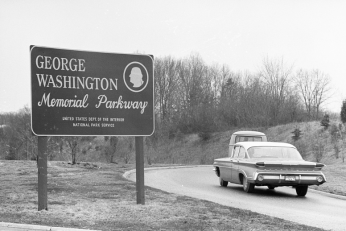 Sign for George Washington Memorial Parkway.