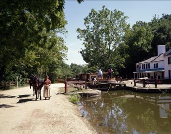 Costumed interpreter at the C&O Canal (Source: Wikimedia Commons)