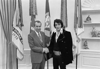 Elvis Presley and President Nixon in the Oval Office, December 21, 1970. (Source: National Archives)