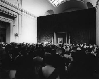 A crowd gathers to view Mona Lisa at the National Gallery of Art in 1963