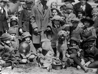 "Laddie Boy" and young attendees of the 1923 White House Easter Egg Roll "Laddie Boy" acted as host of the 1923 White House Easter Egg Roll, to the delight of the hundreds of children who attended. Wilson Jackson, his caretaker, holds his leash. (Photo credit: Library of Congress, LOT 12295, v. 3)