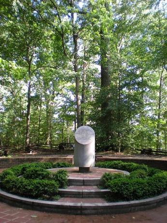  Slave Memorial at Mt. Vernon,VA (Source: Wikimedia Commons) 
