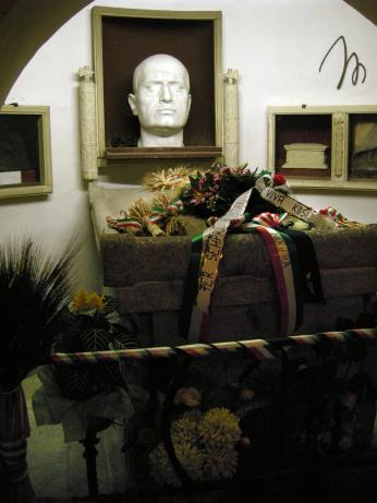 Mussolini's tomb. The remains of his brain are in the marble box to the right of his head. (Photo source: Wikimedia Commons)