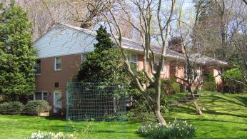 The house Rachel Carson built on Berwick Road in Silver Spring, MD, in 1957 (Photo by Eli Pousson via Wikimedia Commons ) 