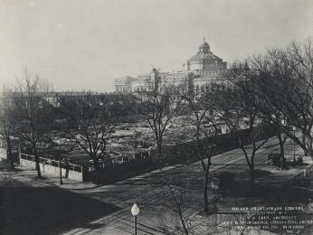 The lot where the Folger would eventually be built, with the Library of Congress in the background. Image courtesy of LUNA: Folger Digital Image Collection