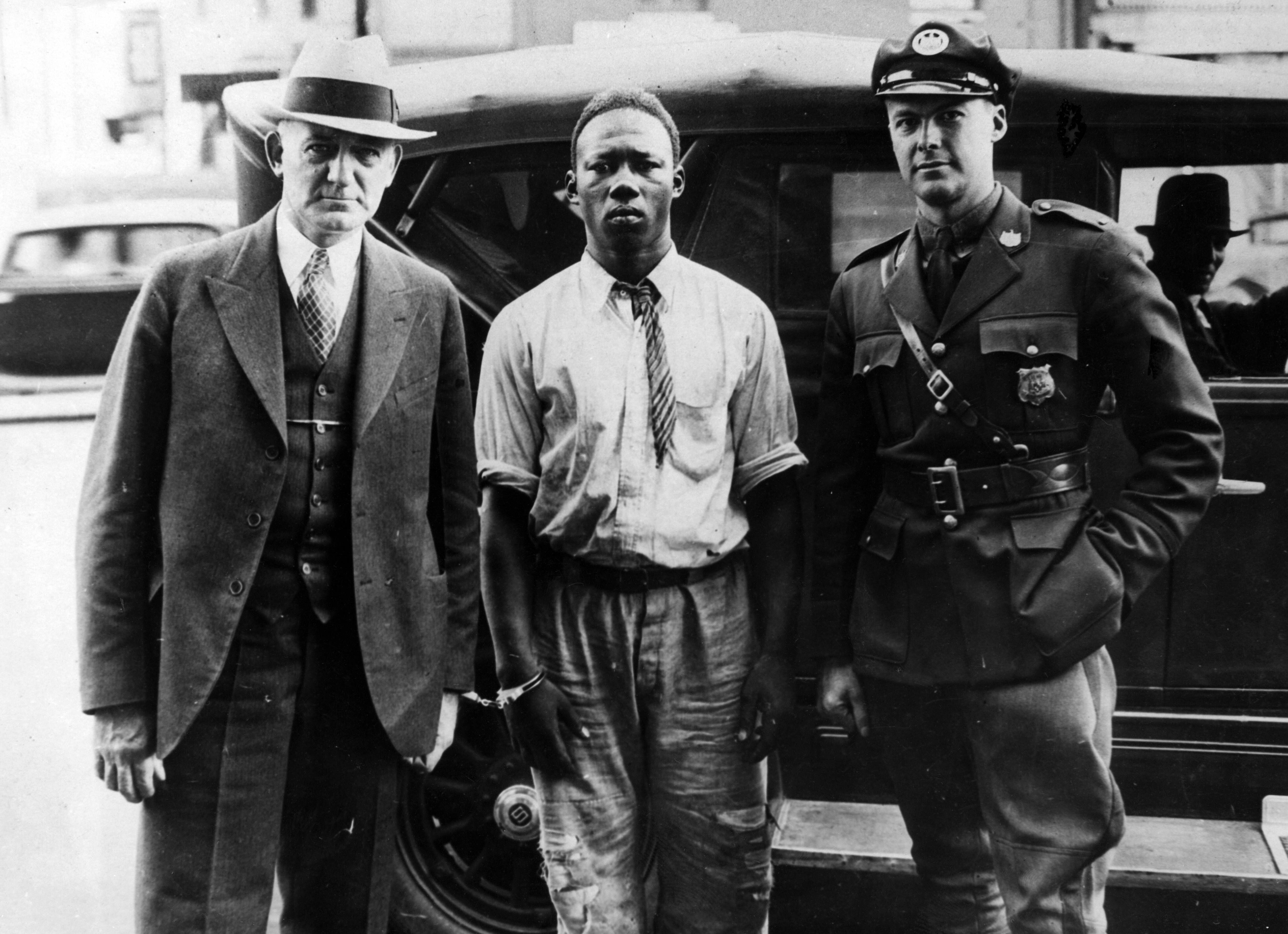 George Armwood transported to Baltimore by two police officers Two police officers transport prisoner George Armwood to Baltimore in the US state of Maryland.