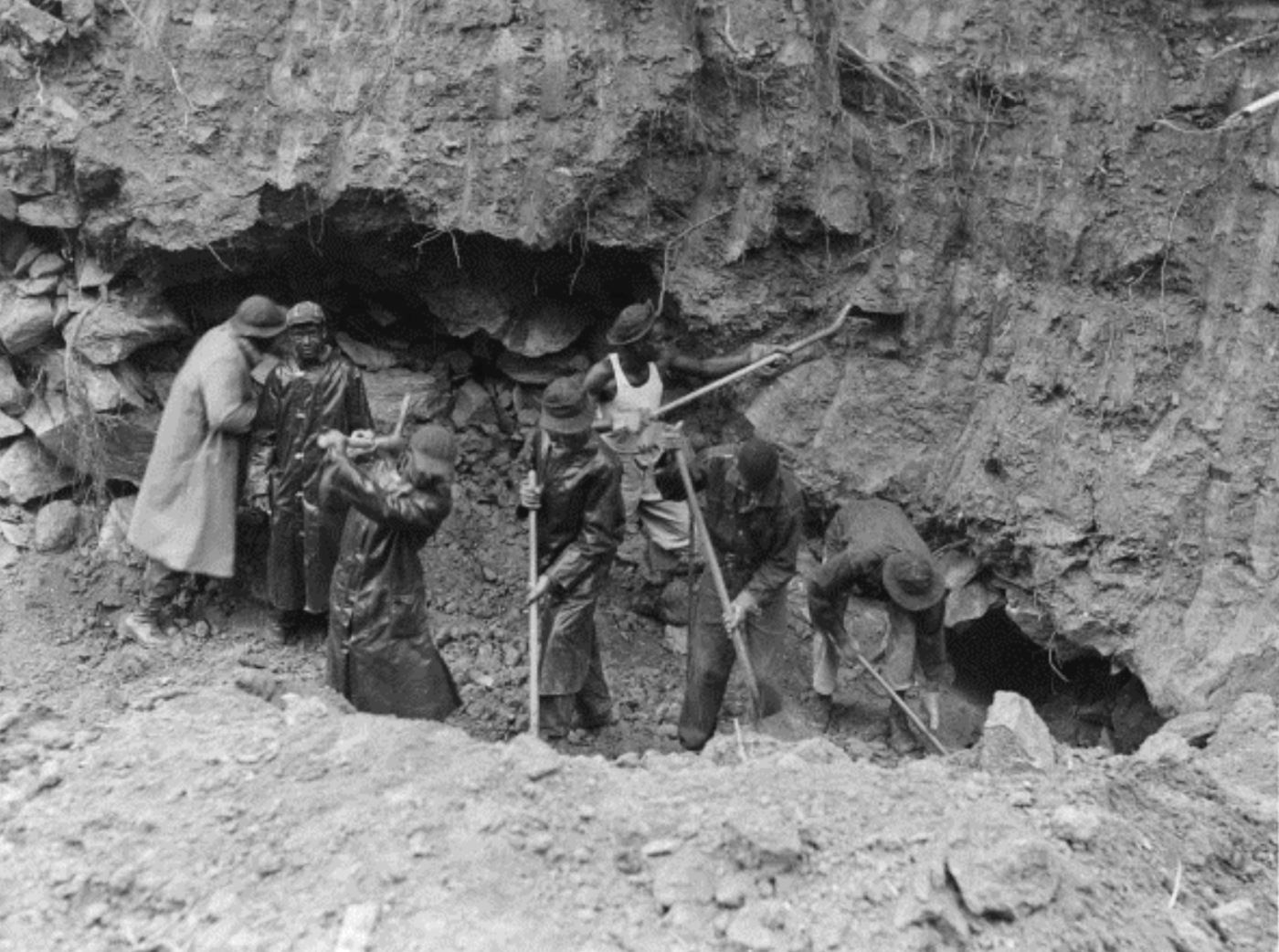 Enrollees repairing prism at the C&O Canal. (Source: National Archives at College Park)
