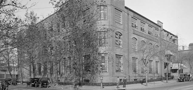 Old printing plant in Eckington, sometime between 1913 and 1925 (Source: LOC))